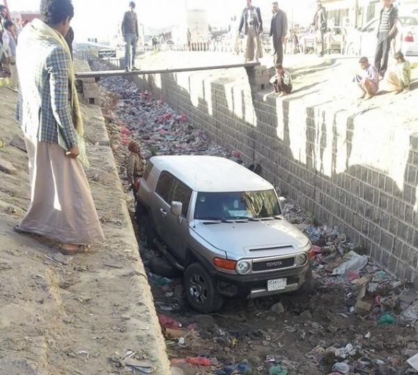كاميرا ترصد أعجب حادث مروري يقع بالعاصمة صنعاء (صور)
