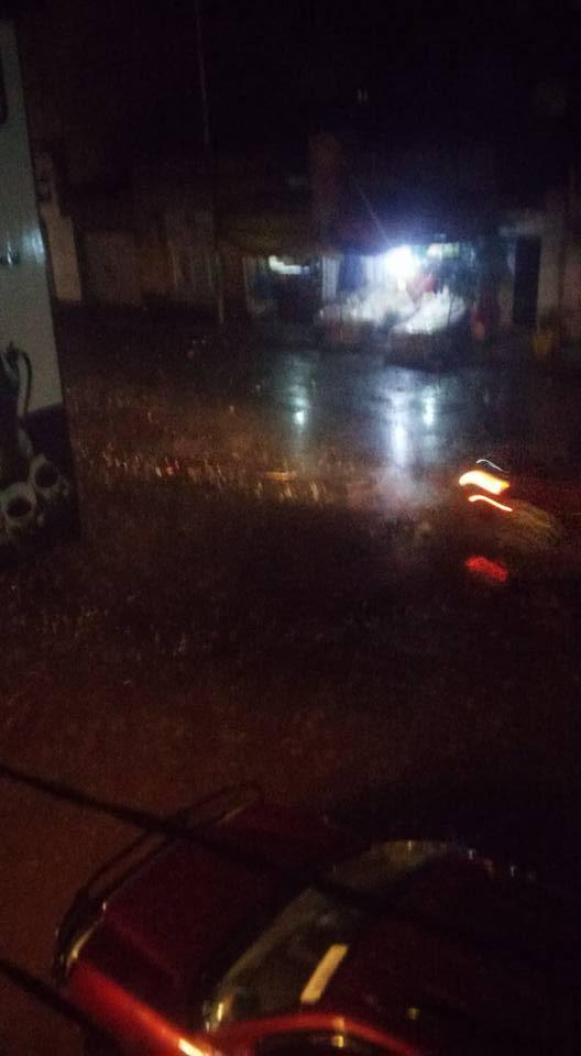 العاصمة صنعاء تشهد في هذه الاثناء أمطار غزيرة (صور)