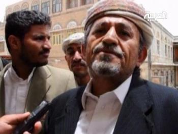 الشيخ صادق الأحمر يعترف ان بداية الحرب هو طرده لقوات الجيش التي كانت في تتمركز في مدرسة الرماح.. ويقول لا مانع من توسط الخليجيين بينه وبين الرئيس على صالح
