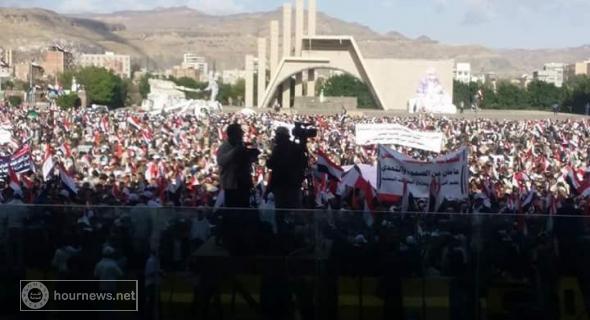 طائرات التحالف تحلق فوق تظاهرة حاشدة بميدان السبعين بصنعاء (صور اولية)